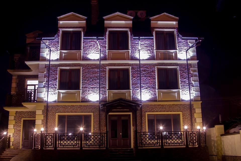 Batori Hotel Lviv Exterior photo